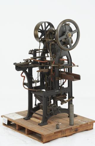 Vertical envelope - making machine