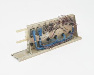 Cable connecting unit