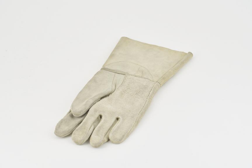 Chrome leather gauntlet