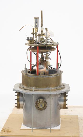 Liquid hydrogen bubble chamber.