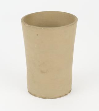 Un-handled drinking horn (white - unglazed)