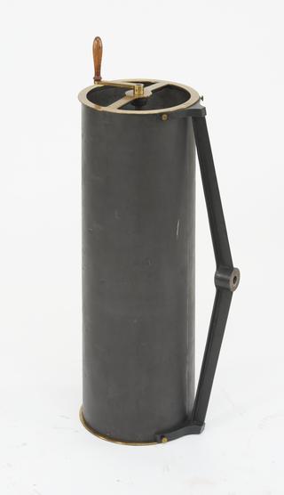Large resonator associated with three large tuning forks by Koenig