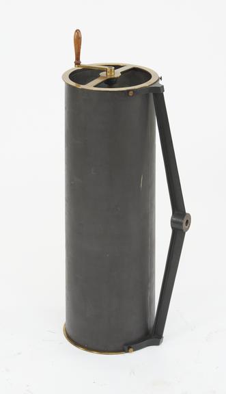 Large resonator associated with three large tuning forks by Koenig