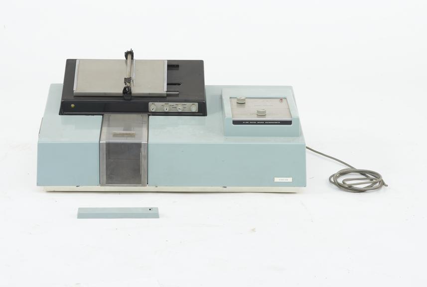 Unicam SP1200 infrared spectrophotometer