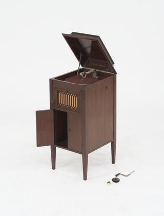 Aeolian-Vocalion cabinet gramophone, 1915.