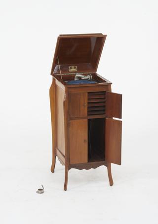 Model 55 Bandmaster cabinet gramophone, 1924