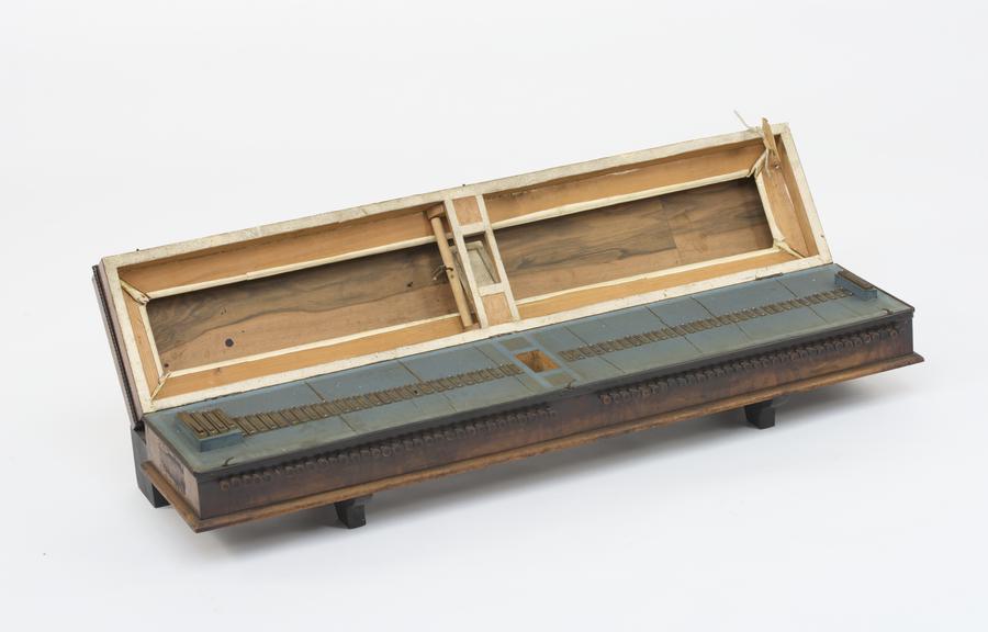 Overtone apparatus with 65 reeds