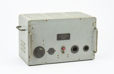 Two amplifiers for infrared spectrophotometer