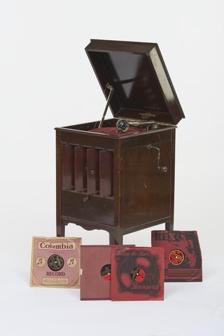 Columbia Viva-Tonal Grafonola, model 124a, 1928