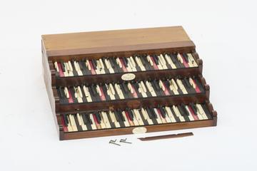 Keyboard for General Thompson's enharmonic organ