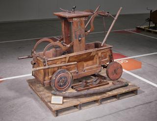 Manual fire engine made by Samuel Phillip