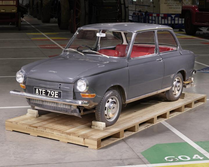 DAF 44 Petrol Car Converted to Fuel Cells for Propulsion