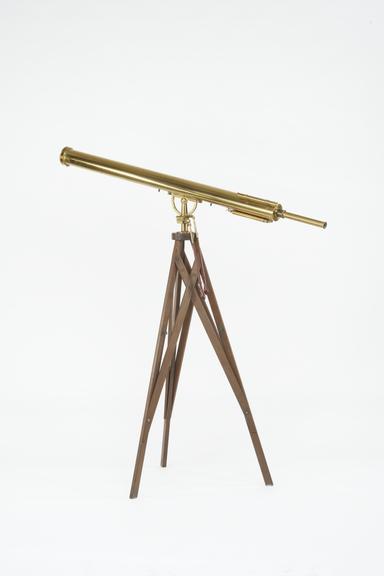 Brass refracting telescope of 4 1/2 inch aperture signed by Dollond