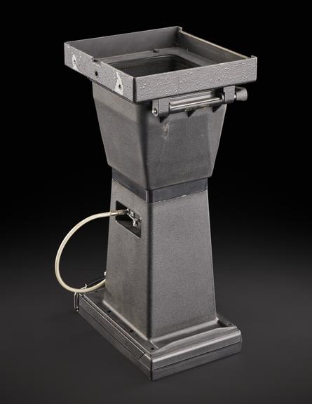 Camera for storage oscilloscope