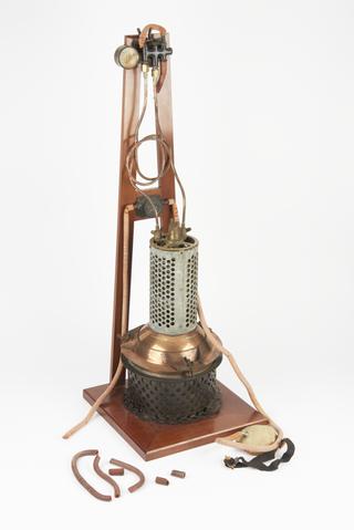 Oxygen Apparatus, Liquid, with regulator