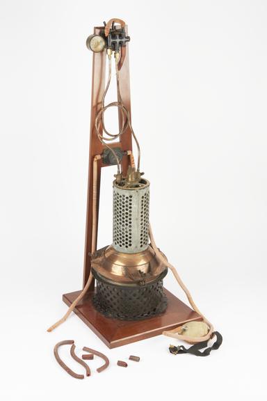 Oxygen Apparatus, Liquid, with regulator