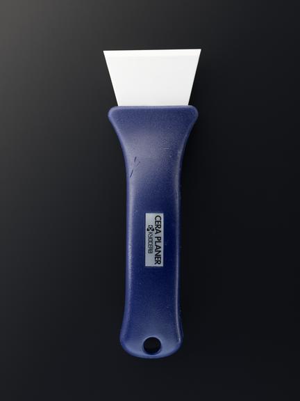 Ceramic scraper or planer