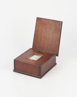 Photographic bath with a note signed by M.J. Furse