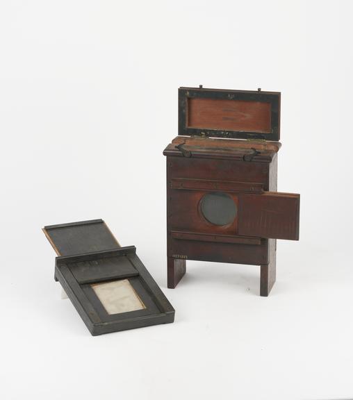 Daguerreotype developing box