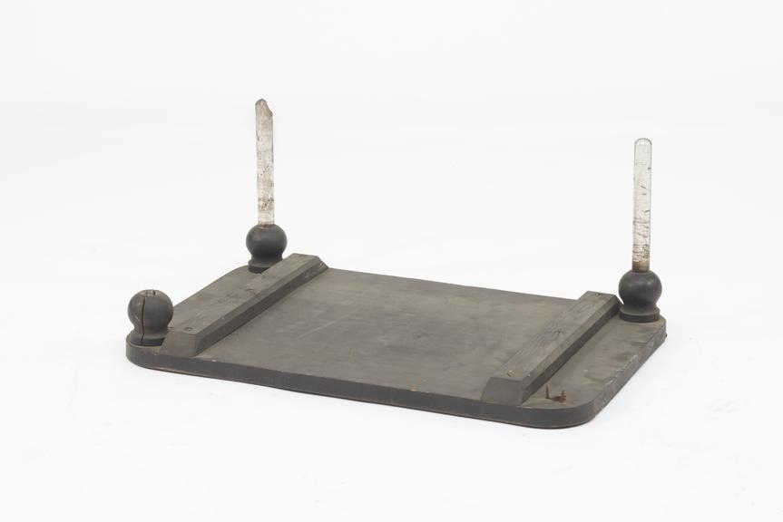 Insulating table