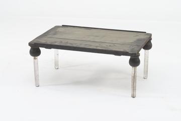 Insulating table