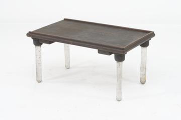 Insulating table