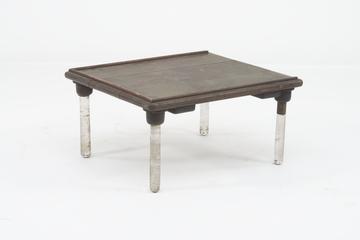 Insulating table