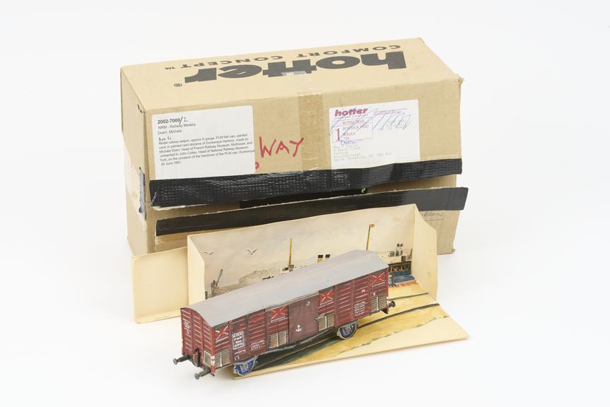 Box to Model "PLM" fish van in diorama of Dunkerque Harbour, 1981