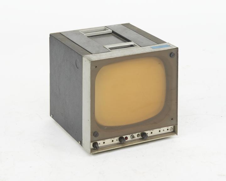Multi-standard black-and-white picture monitor