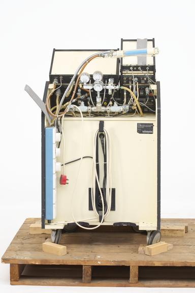 Intra-aortic balloon pump, England, 1975-1980