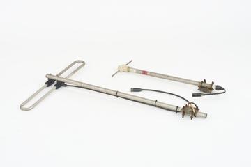 Two DIPOLE AERIALS