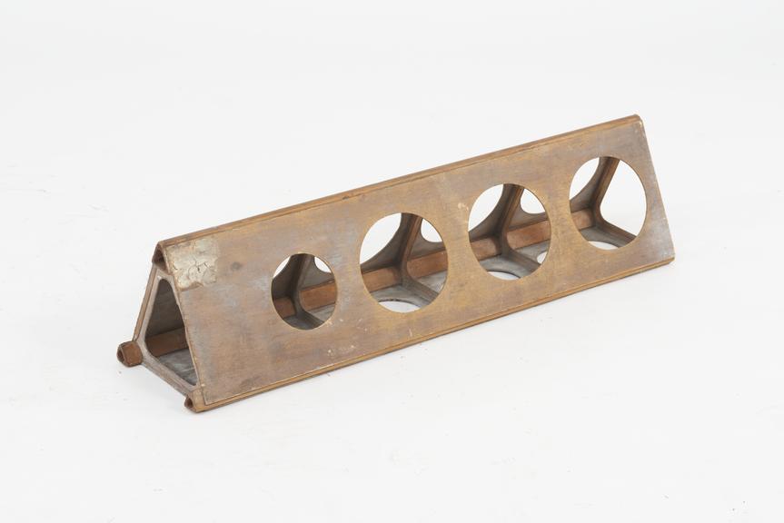 Airship main transverse girder