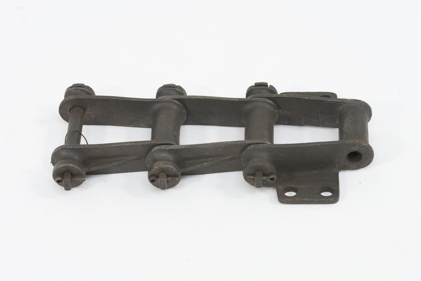Short length Bagshawe's "BB" Gray's style chains No. 504 showing K2 attachment link