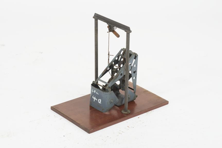 Model of Priestman double rope suspension
