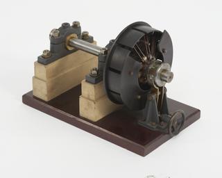 Model (scale 1:4) of expanding belt pulley