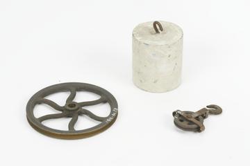 Detached items : hook & sheave, wheel, weight