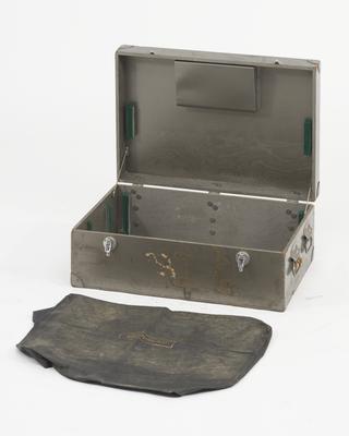 Muirhead wooden case and canvas cover