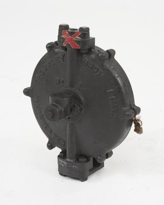 Anti-fluctuator with valve bracket