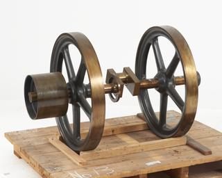 Shaft with two flywheels and belt pulley