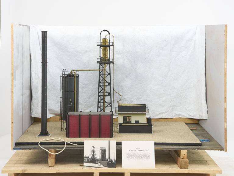 One model of Dubbs oil cracking plant