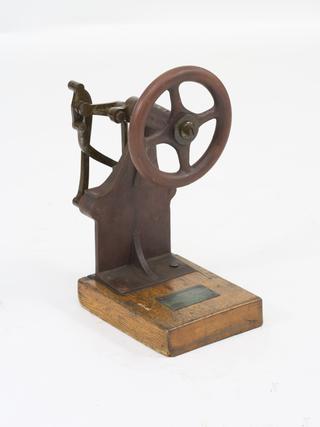 Model of Tchebicheff's parallel motion