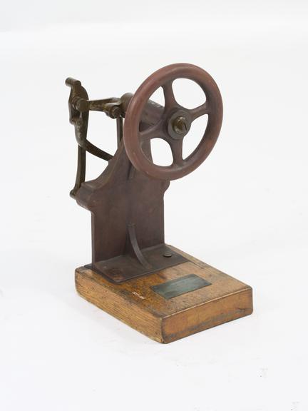 Model of Tchebicheff's parallel motion