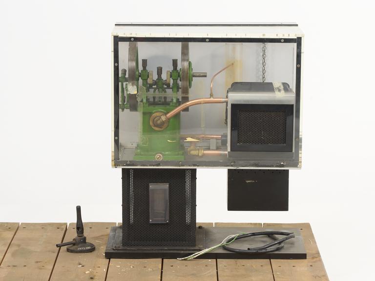 Heinrici-type hot air engine
