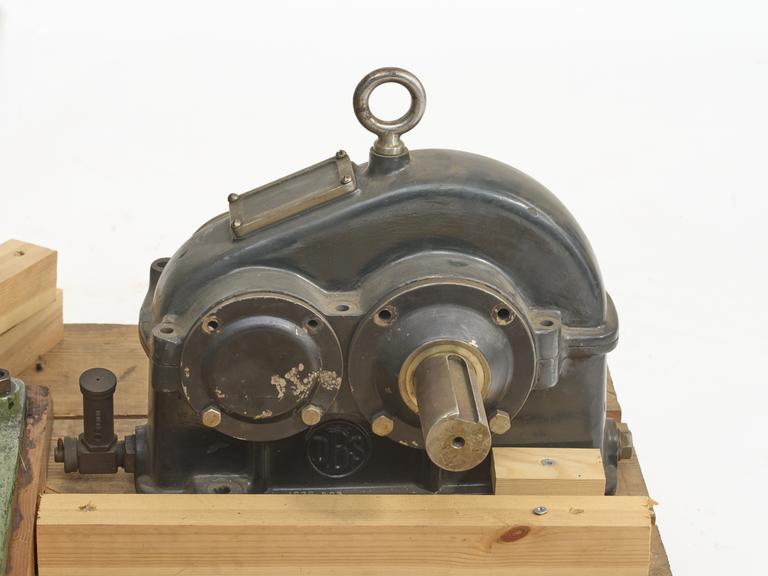 D.B.S. 5" single reducing helical gear with cover