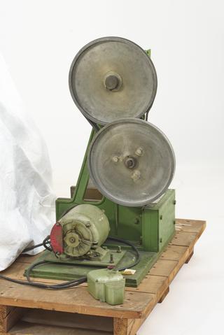 Fabric milling machine