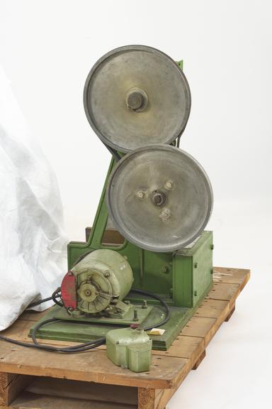 Fabric milling machine