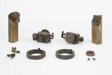 Two assemblies that fit to columns