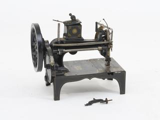 Industrial sewing machine