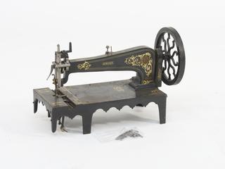 Industrial sewing machine