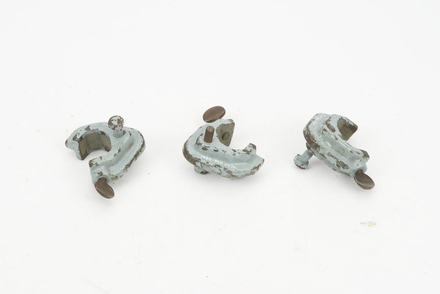 3 stops for floor rails